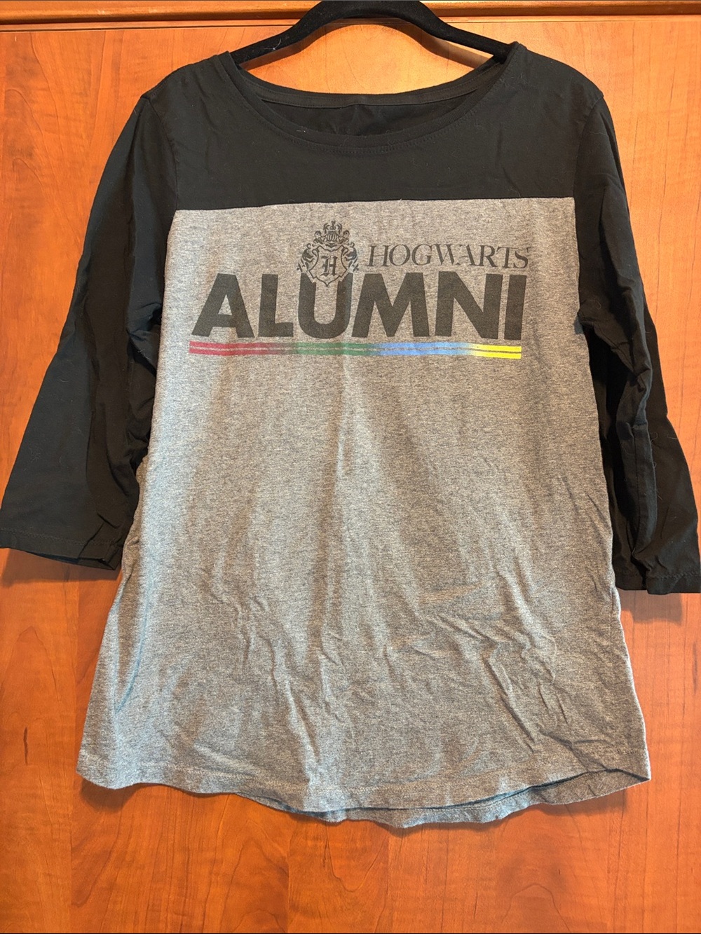 Universal Hogwarts Alumni Black & Gray Baseball Tee